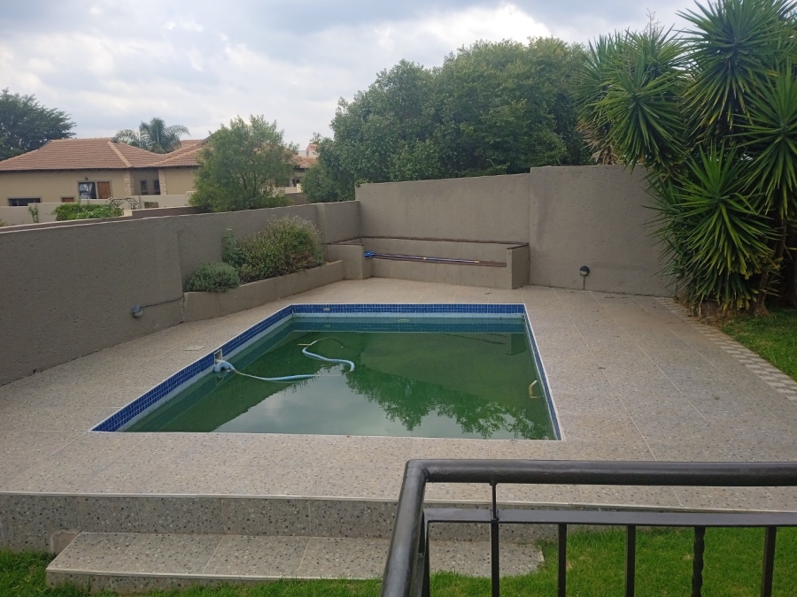 To Let 5 Bedroom Property for Rent in Xanadu North West